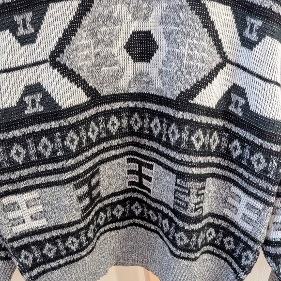 Vintage Retro Abstract Geometric Textured Crewneck Sweater In Gray/Black - Picture 7 of 12